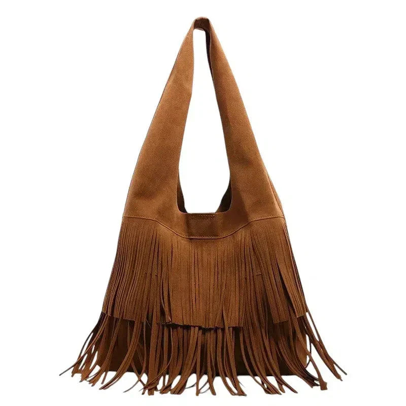 Bolsos con flecos: la nueva joya del street style que conquista pasarelas y armarios