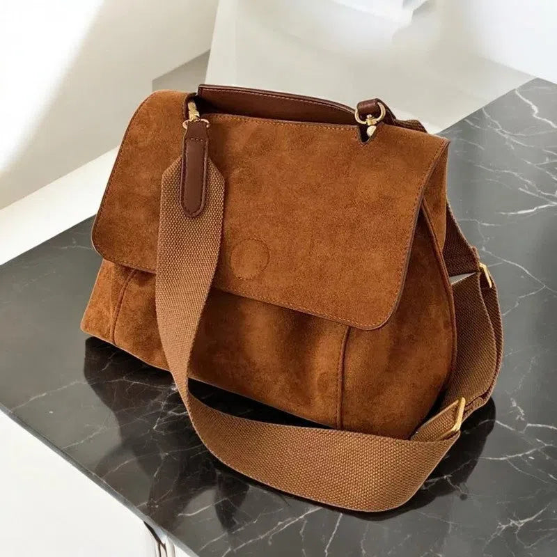 Bolso Bandolera con Solapa de Gamuza