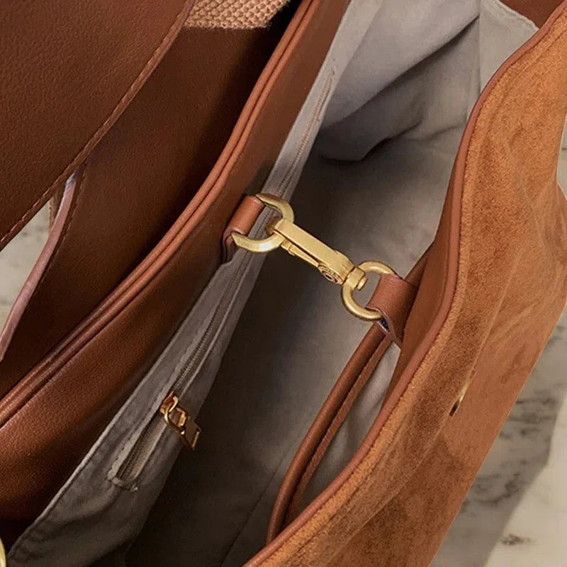 Bolso Bandolera con Solapa de Gamuza