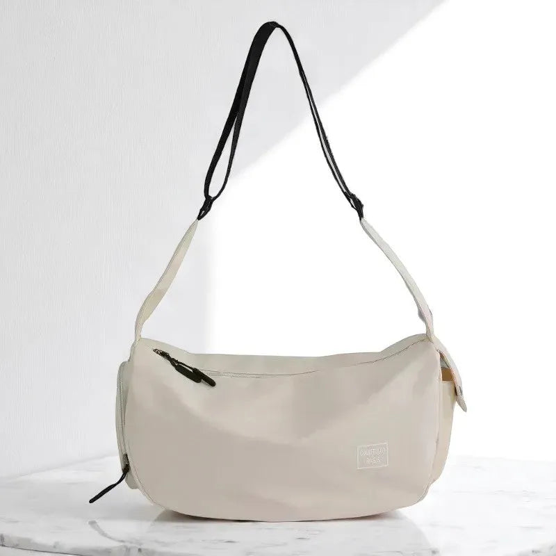Bolso Deportivo de Nylon 20L: Elegancia y Versatilidad para Mujeres Activas