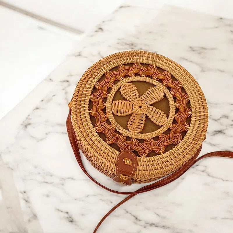 Bolso Rafia Redondo Rígido a Mano Floral