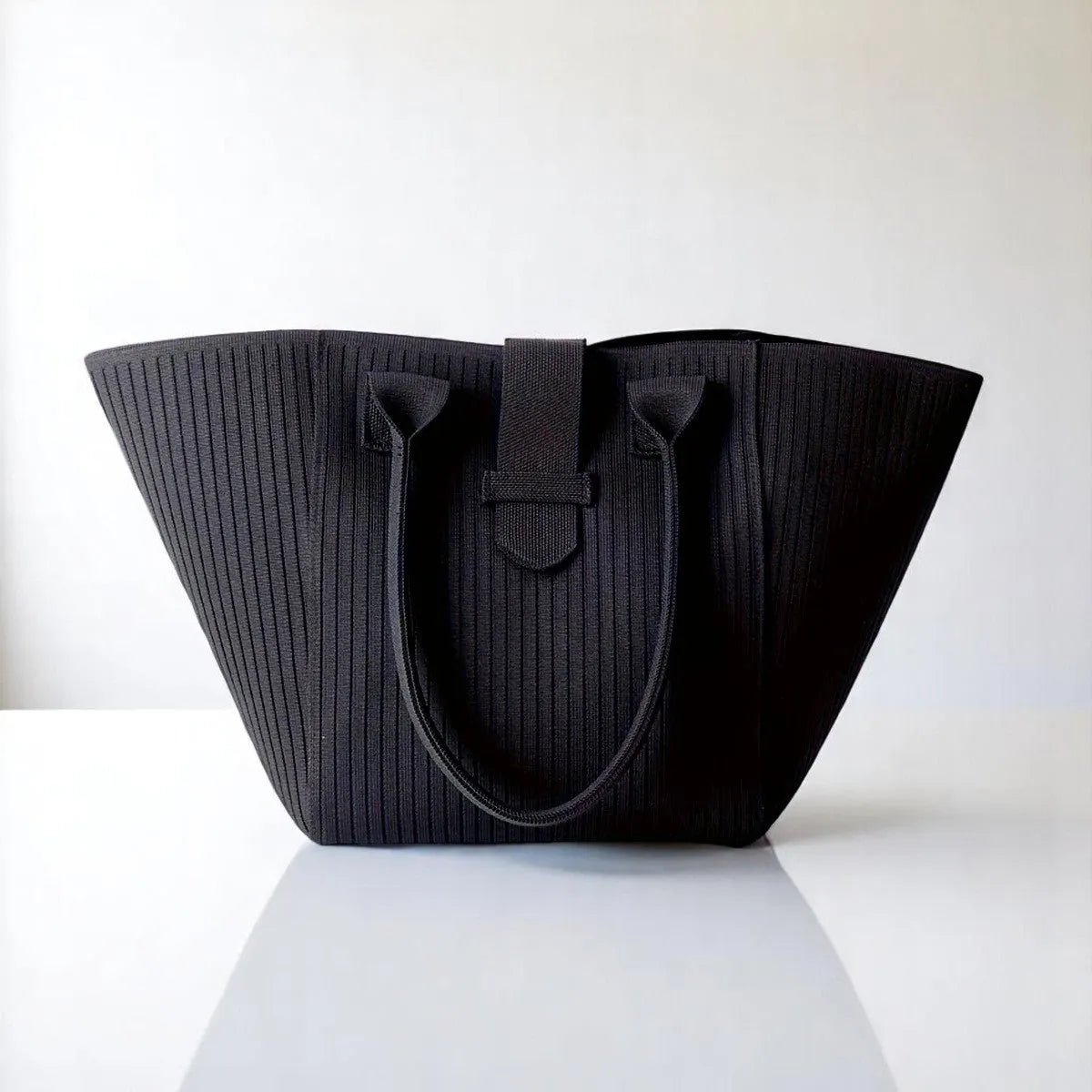 Bolso Tote Minimal Soft: Sofisticación, Versatilidad y Comodidad para Viaje