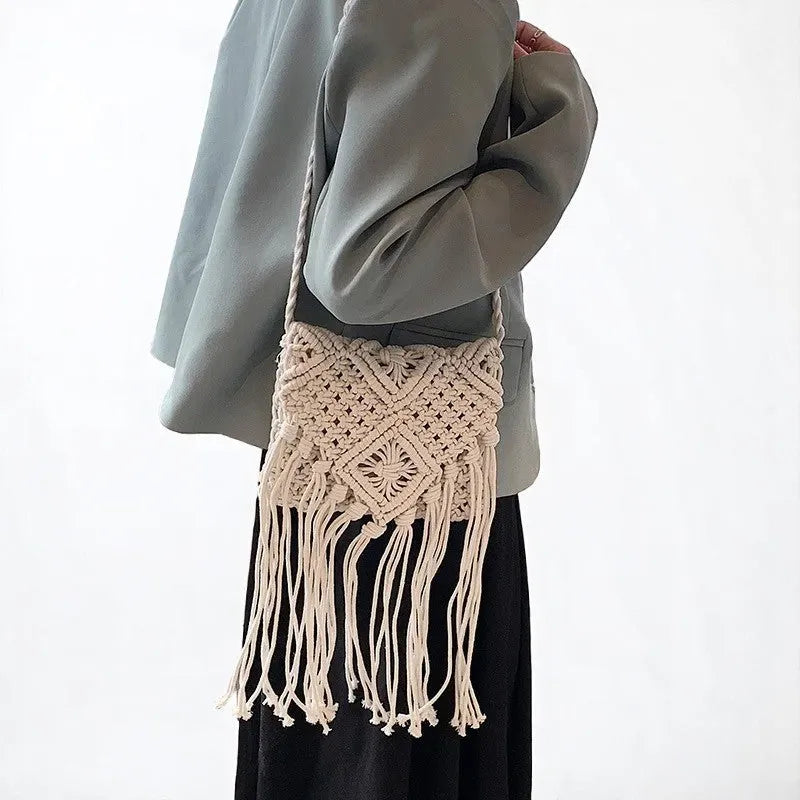 Bolso tipo bandolera de algodón tejido – Elegancia casual con diseño hollow out