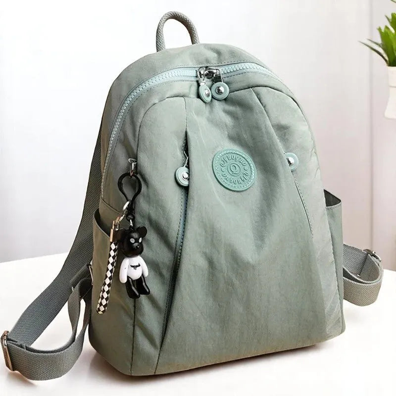 Mochila Fashion de Nylon para Mujer: Ligereza, Espacio y Estilo Premium