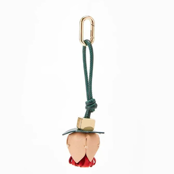 Charm de Cuero con Flores – Elegancia Artesanal y Toque Femenino