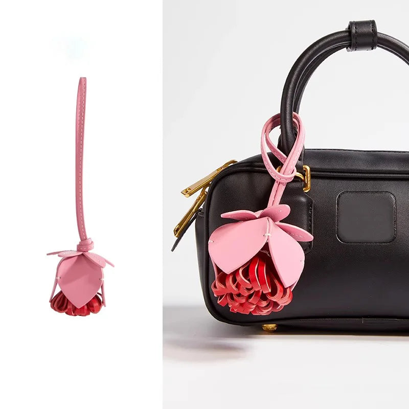 Charm Tulipanes en Cuero Premium – Accesorio Floral Elegante para Bolso