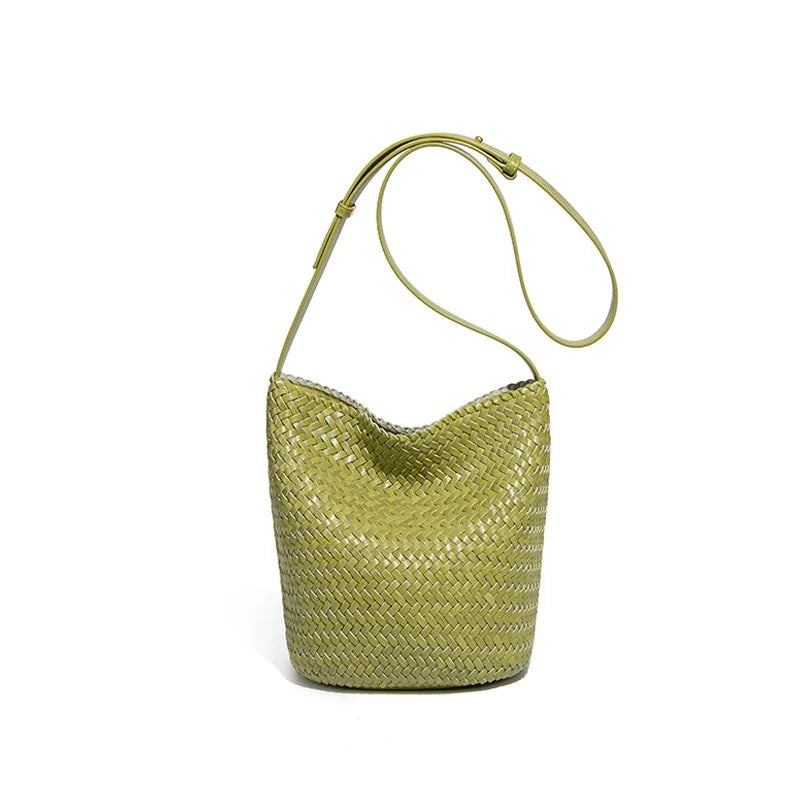 Bolso Bucket de Ratán Verde – Lujo Artesanal, Diseño Vintage y Estilo Natural