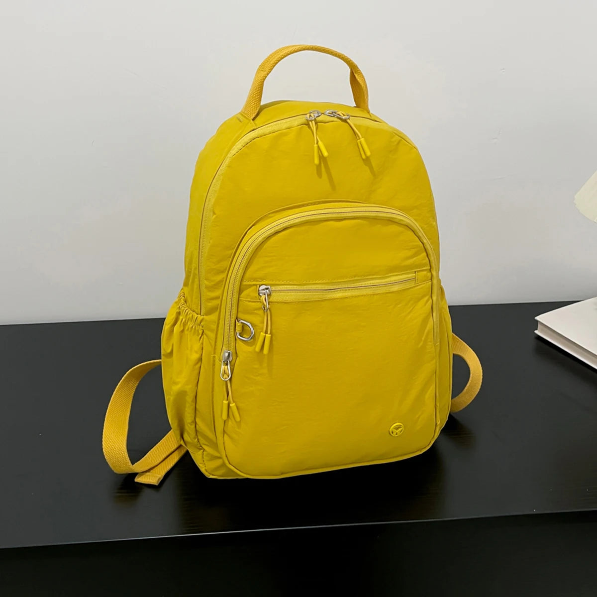 Mochila Casual de Nylon Ligera – Comodidad y Estilo Diario