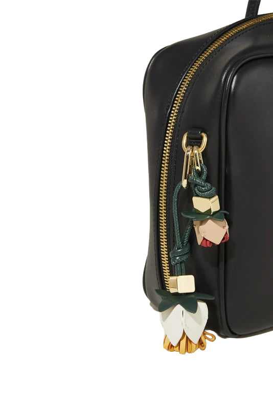 Charm de Cuero con Diseño de Flores – Accesorio Elegante para Bolsos