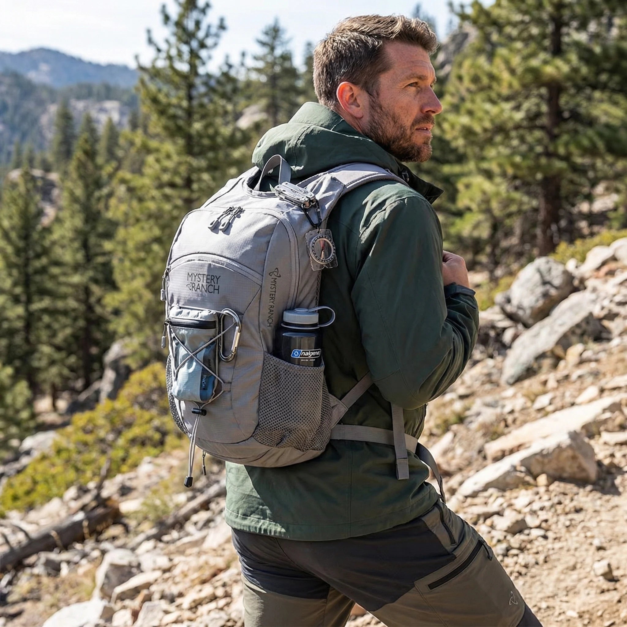 Mochila Táctica Mystery Ranch 20L Gris – Rendimiento Técnico y Estilo Vanguardista