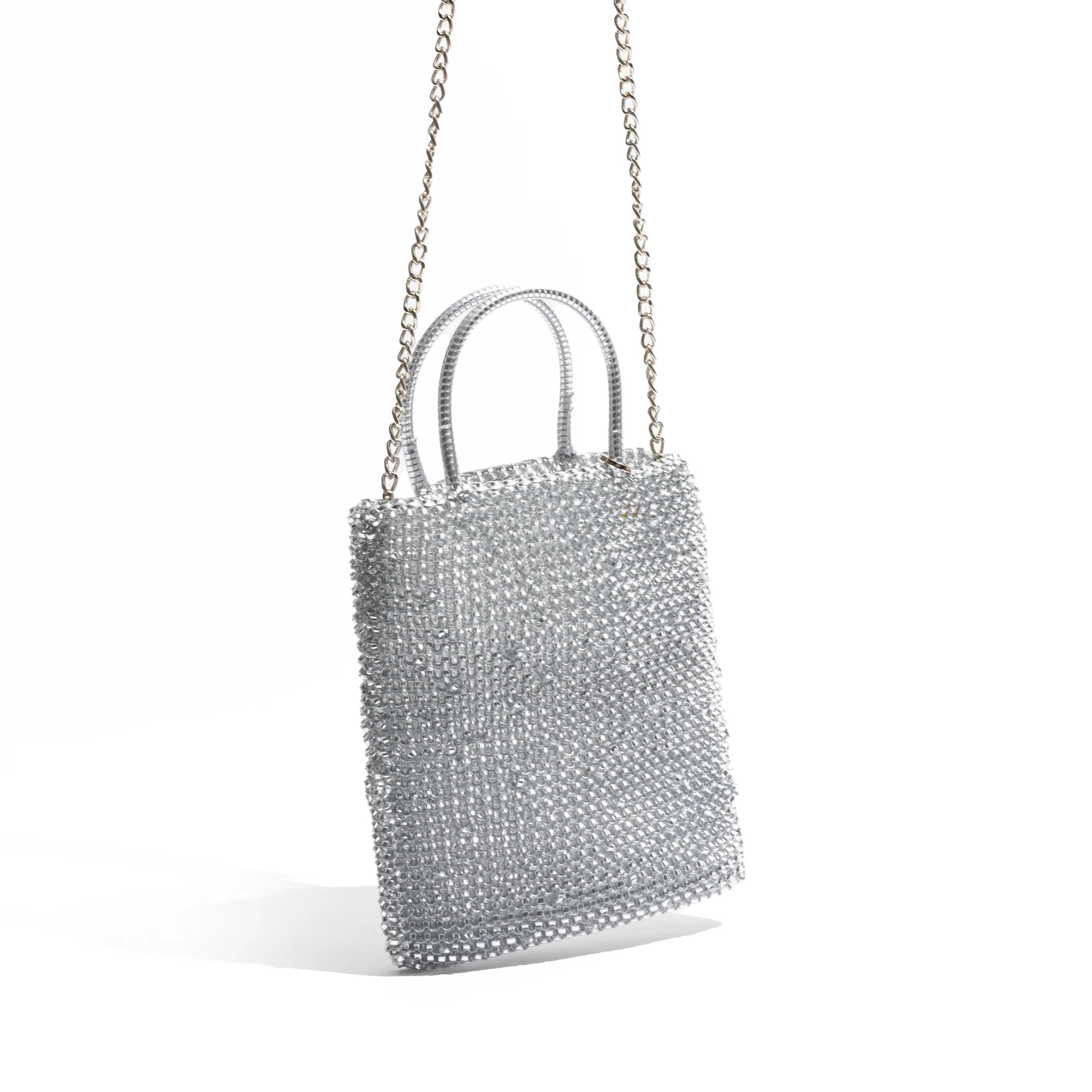 Bolso Hobo Plateado Trenzado – Diseño Brillante y Moderno