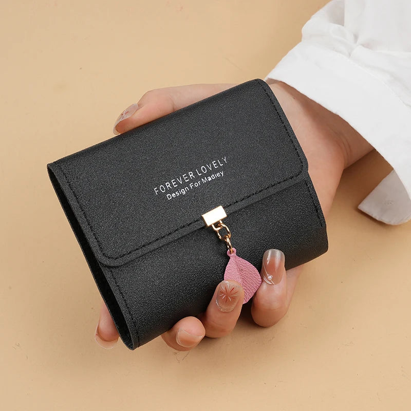 Cartera Pequeña Tríptica con Colgante para Mujer