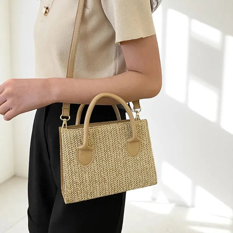 Bandolera de Paja Tejida con Diseño Calado — Estilo Natural y Elegancia