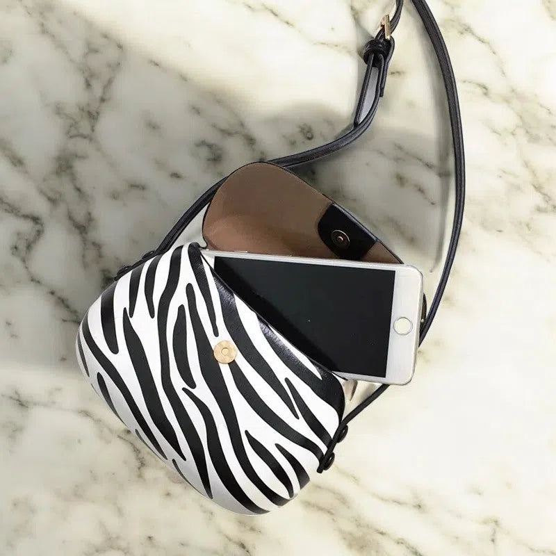 Bolso Bandolera TPU de Broche Cebra