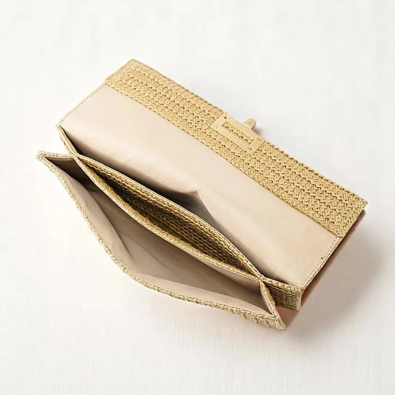 Bolso Clutch de Paja con Cadena Elegante