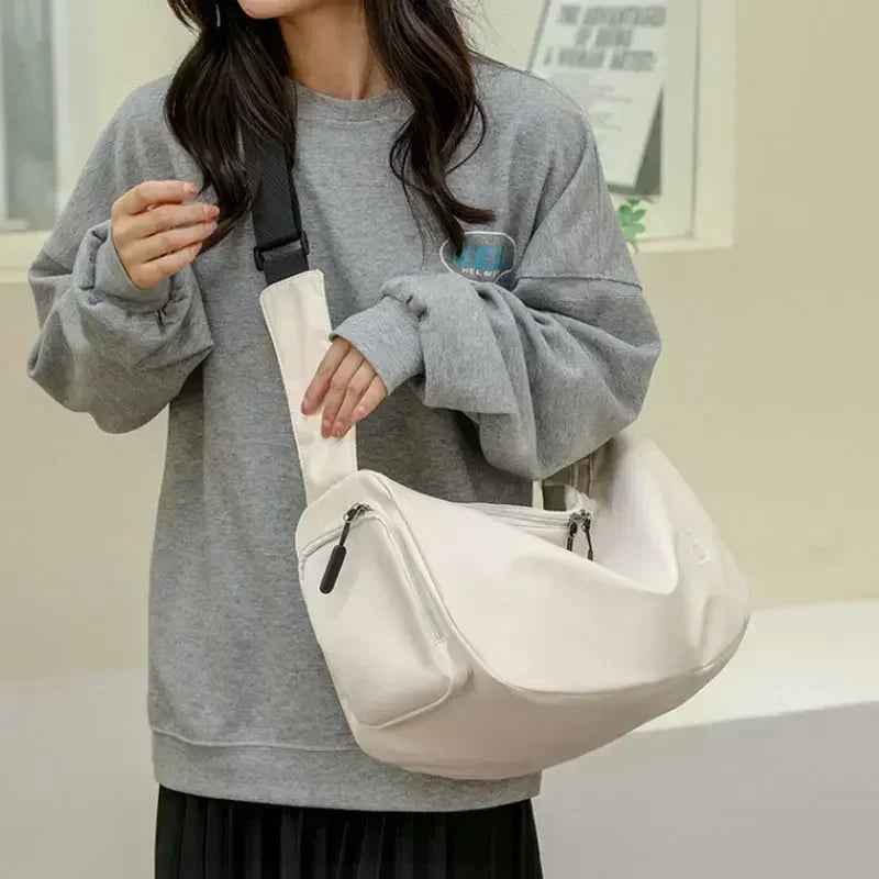 Bolso Deportivo de Nylon 20L: Elegancia y Versatilidad para Mujeres Activas