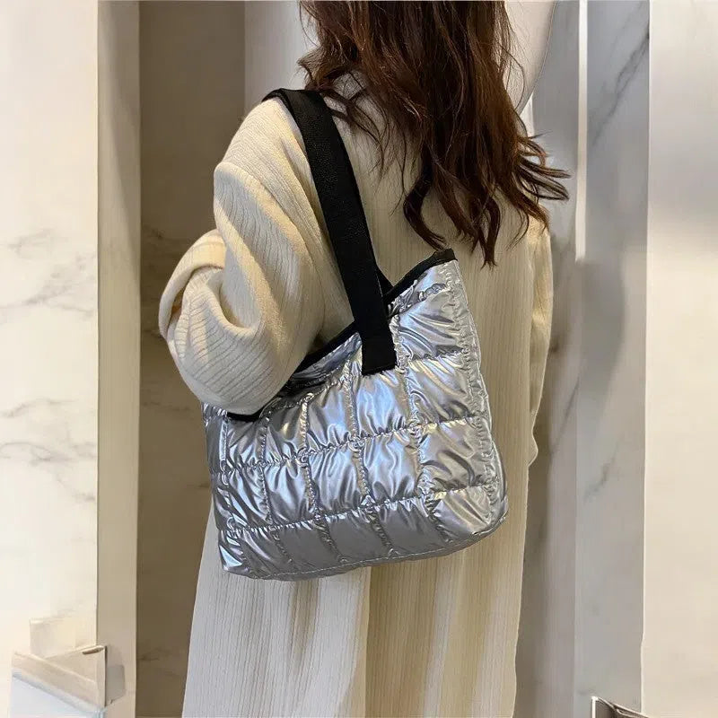 Bolso Shopper de Nylon Acolchado Metálico