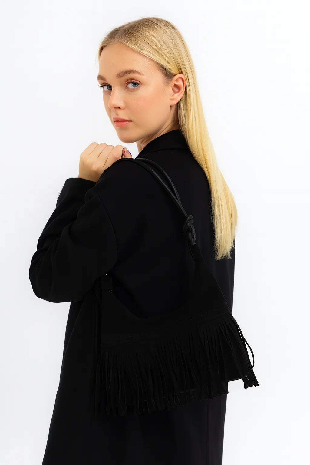 Bolso Tote Negro con Flecos en Gamuza Sintética – Boho Chic Elegante