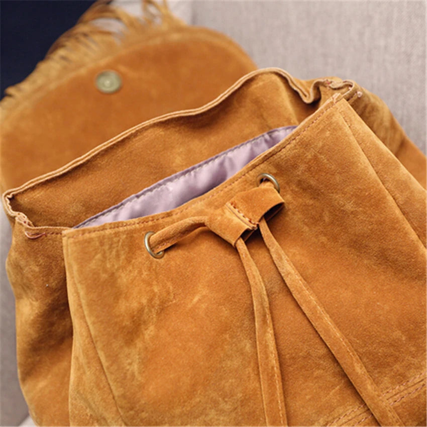 Mochila Fashion de PU con Flecos – Versátil, Chic y Funcional