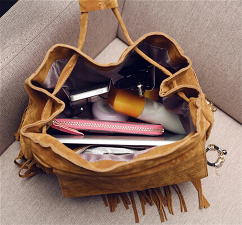 Mochila Fashion de PU con Flecos – Versátil, Chic y Funcional