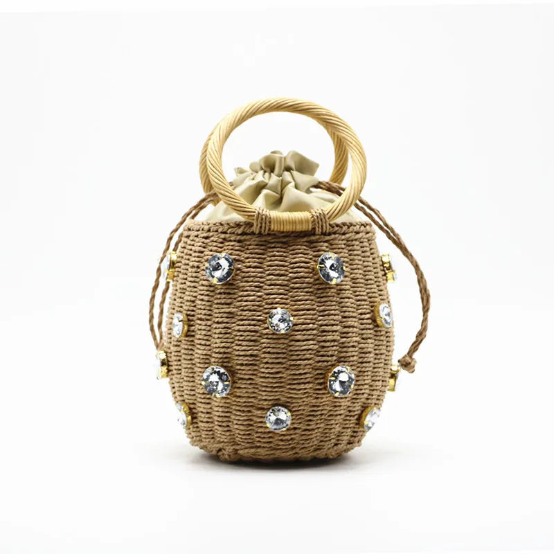 Bolso de Rafia con Perlas – Elegancia Natural y Estilo Sofisticado