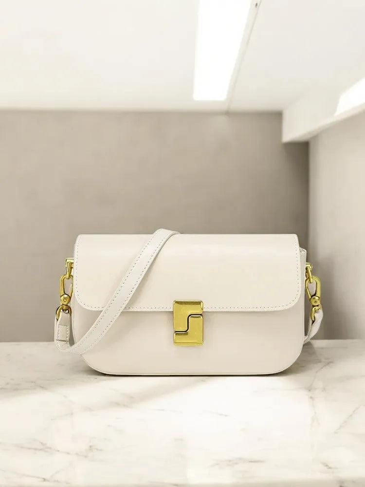 Luminosa Elegancia: Bolso Bandolera de Cuero en Blanco