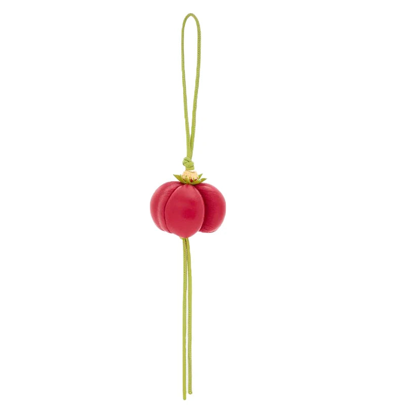 Charm en Forma de Tomate – Toque Divertido y Sofisticado para tu Bolso