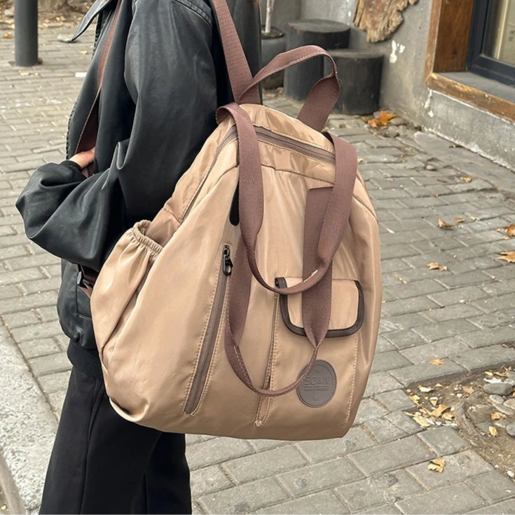 Mochila de Nylon de Moda para Mujer: Versátil y Elegante