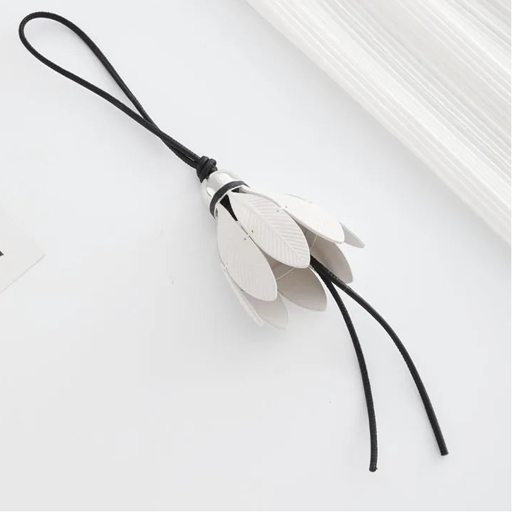 Charm de Flor Tulipán Blanco – Elegancia Natural y Detalle Sofisticado