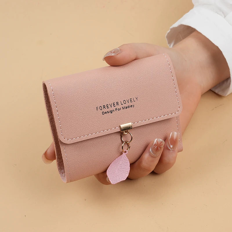 Cartera Pequeña Tríptica con Colgante para Mujer