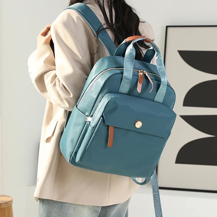 Mochila de Nailon Impermeable para Mujer – Ligera y de Gran Capacidad