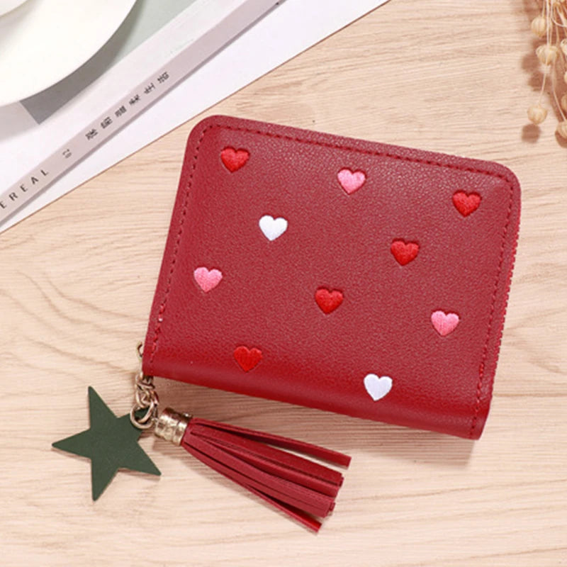 Mini Cartera con Corazones Bordados y Borla