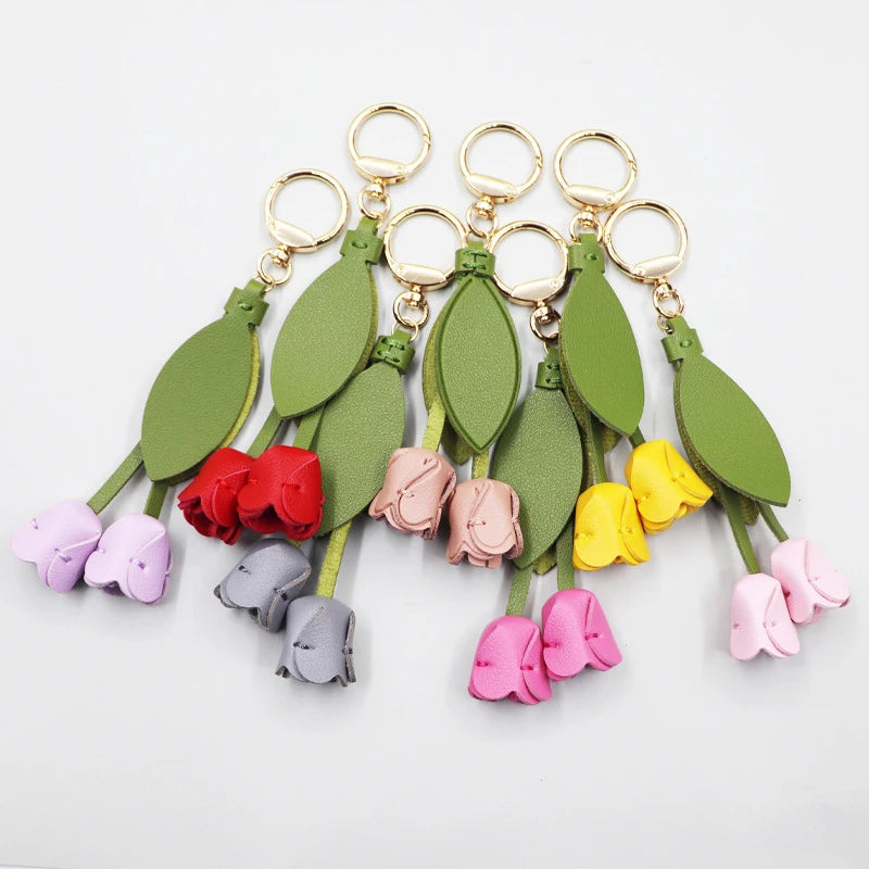 Charm Tulipanes Cuero para Bolso – Elegancia Floral Primaveral