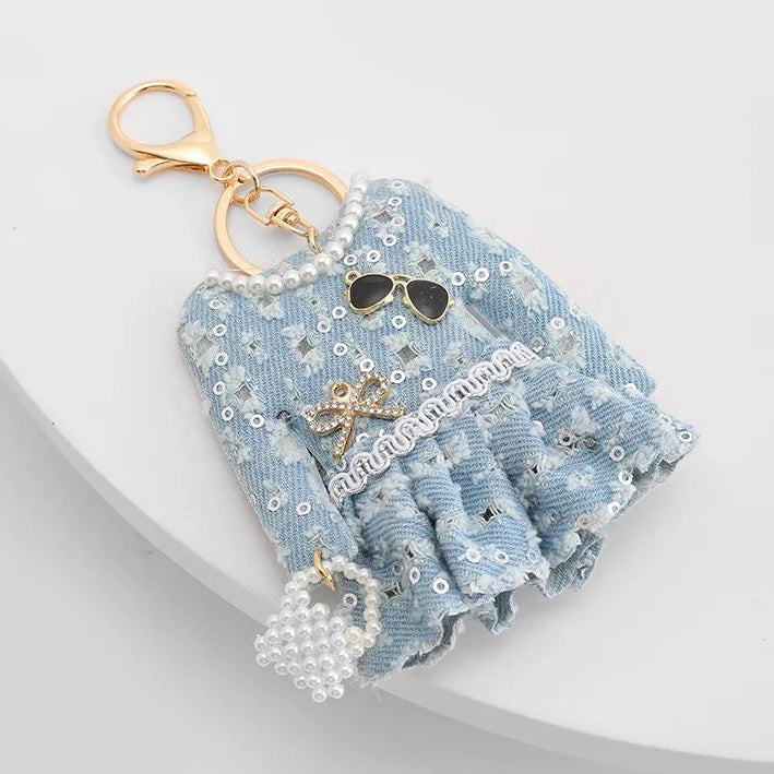 Charm de Vestido Elegante para Bolso – Estilo Sofisticado y Detalle Femenino