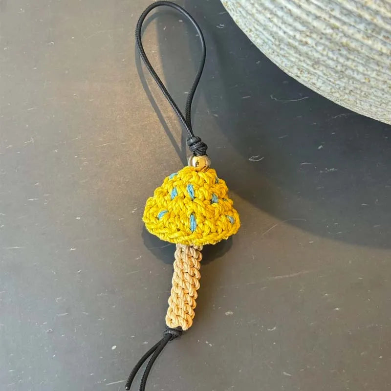 Charm de Hongo a Crochet – Detalle Artesanal y Sofisticado para tu Bolso
