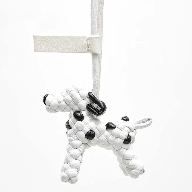 Charm Bicolor en Forma de Perro – Estilo Elegante y Detalle con Personalidad