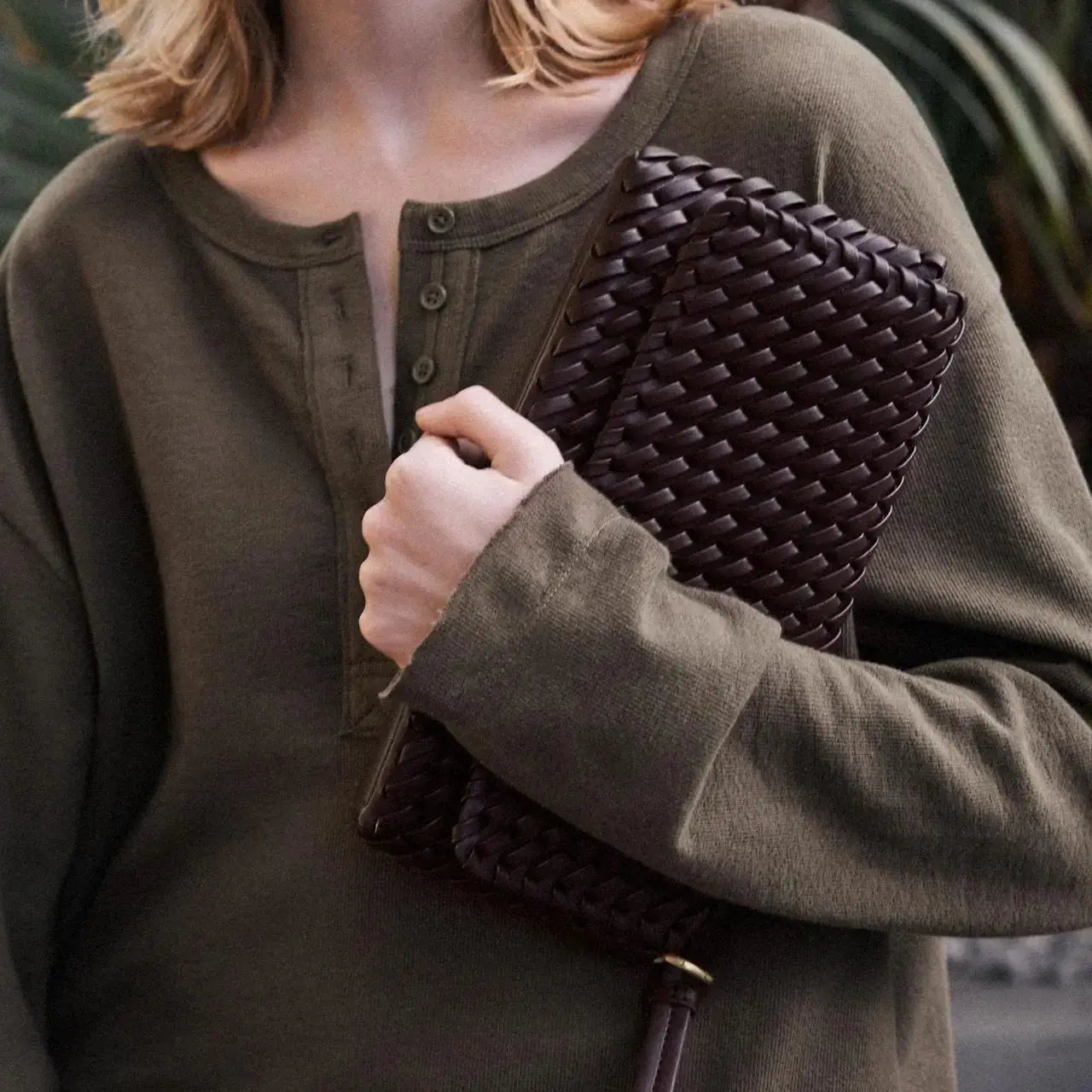 Bolso tote bag de PU con Cierre Metálico – Elegancia Compacta y Estilo Sofisticado